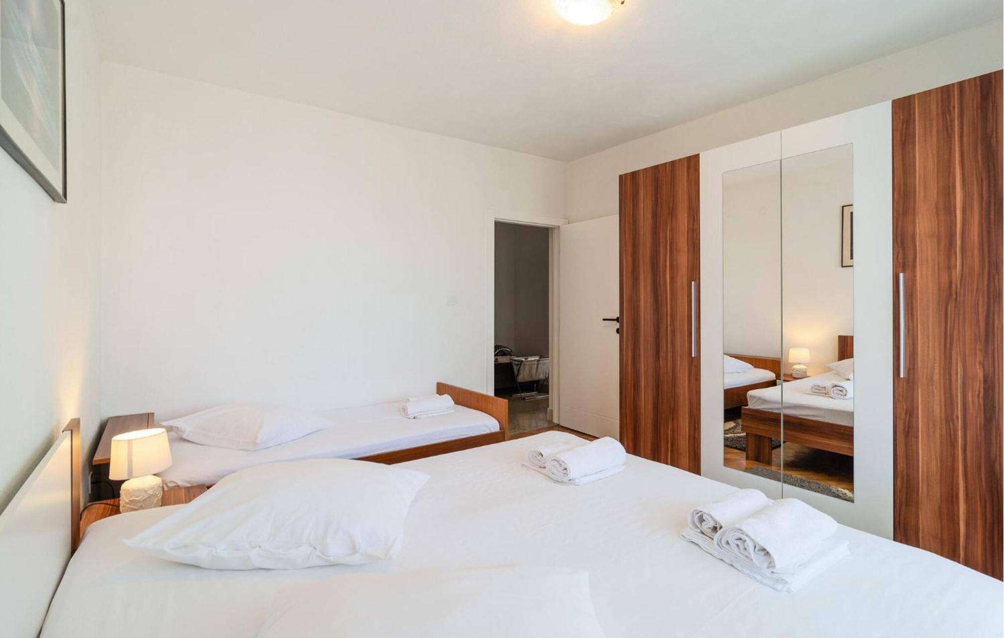 Two-Bedroom Apartment in Podstrana Buitenkant foto