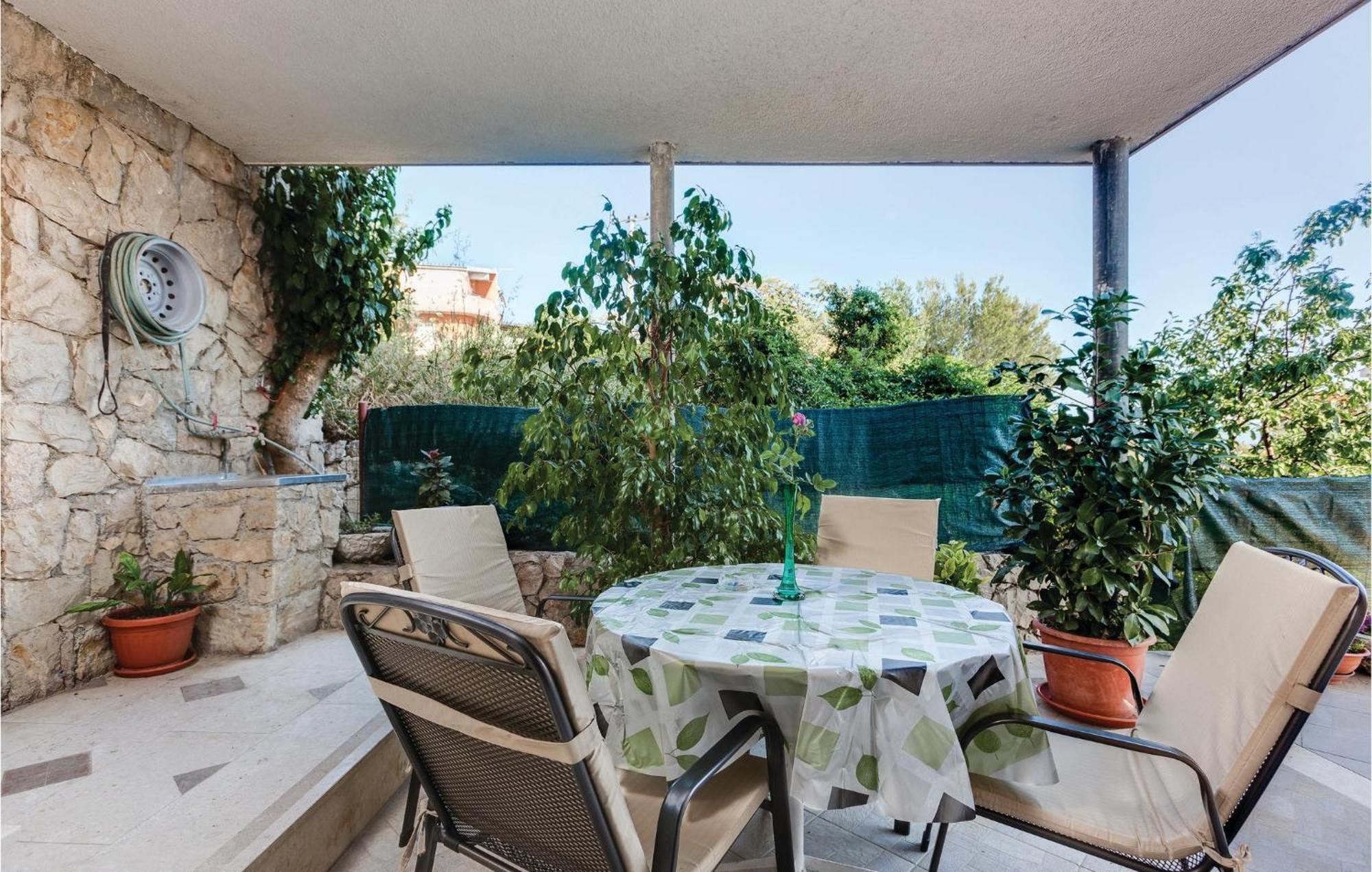 Two-Bedroom Apartment in Podstrana Buitenkant foto