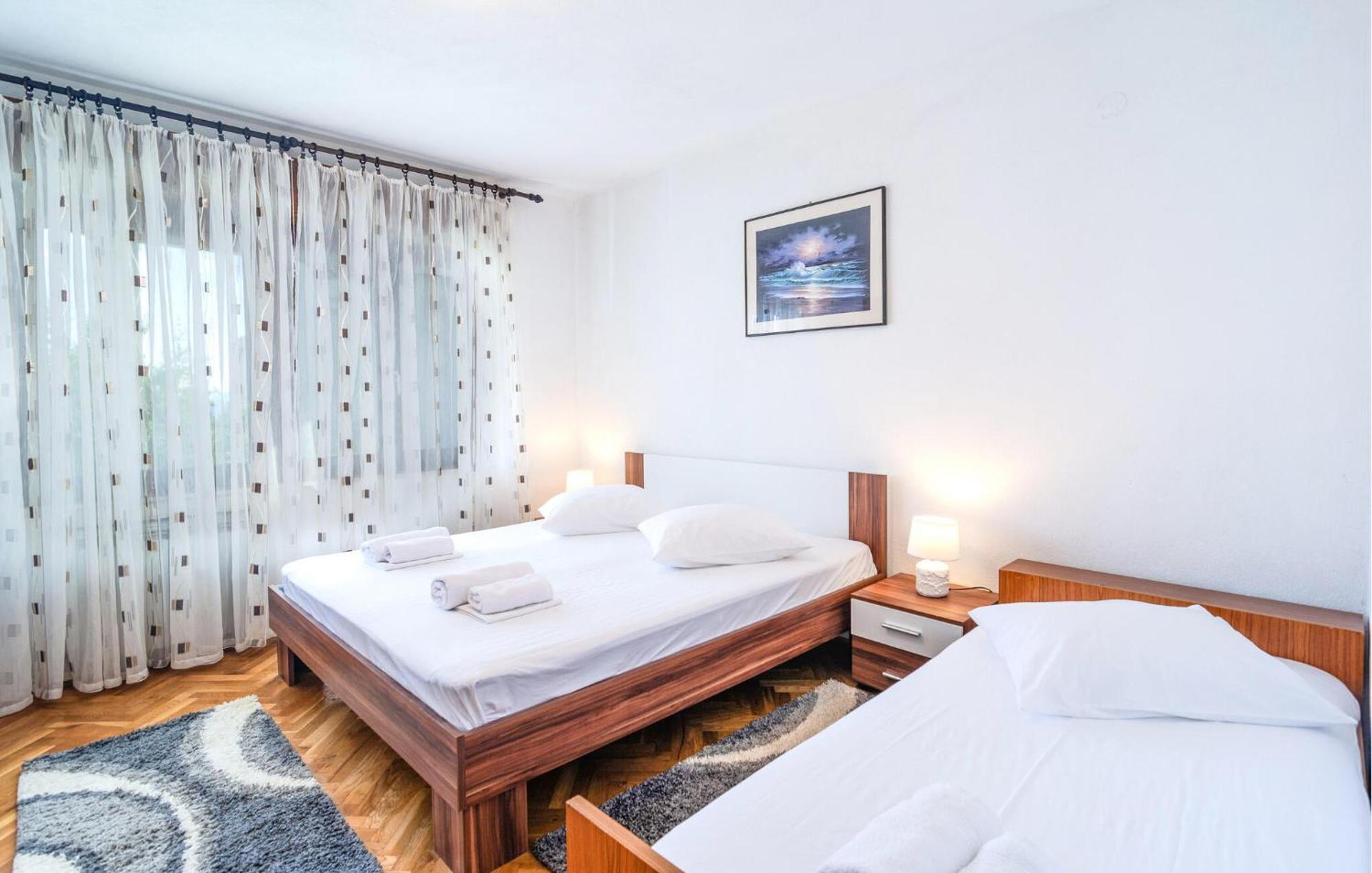 Two-Bedroom Apartment in Podstrana Buitenkant foto
